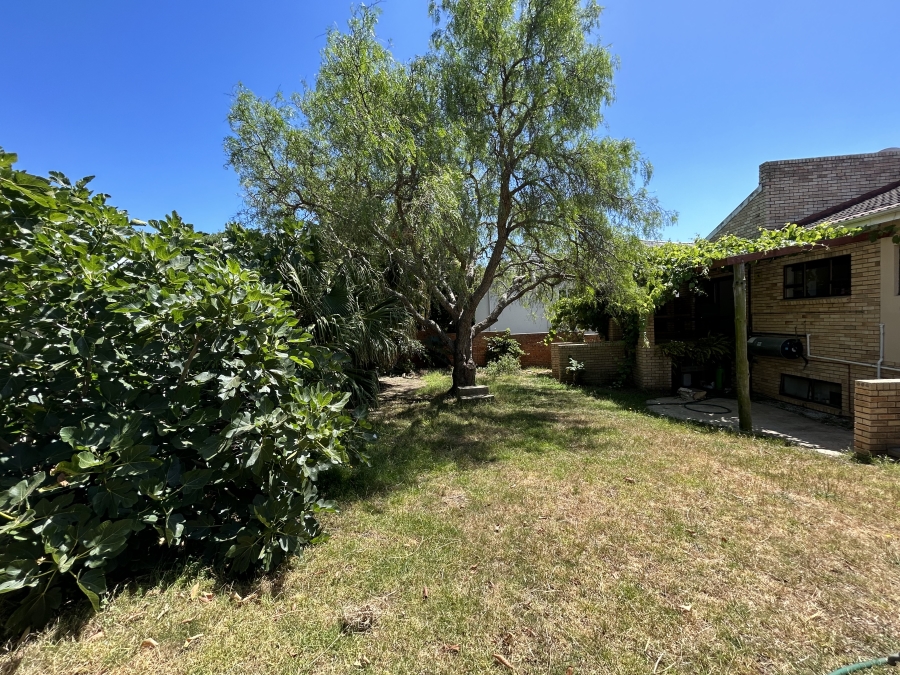 6 Bedroom Property for Sale in Wavecrest Eastern Cape